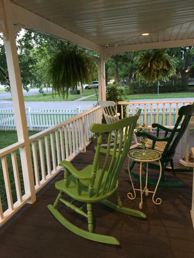 Finlay House Bed And Breakfast Niagara - On - The - Lake Екстериор снимка